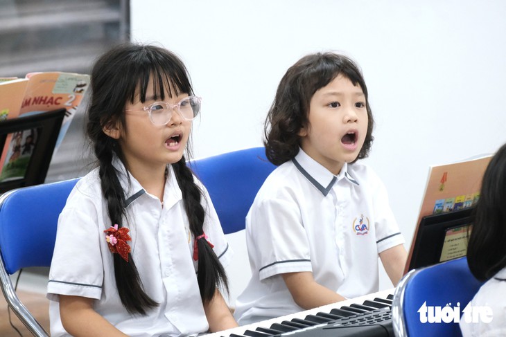 Trường tiểu học công lập 194 tỉ gây sốt với bếp ăn sáng choang, phòng nghỉ bán trú 'xịn sò' - Ảnh 38.