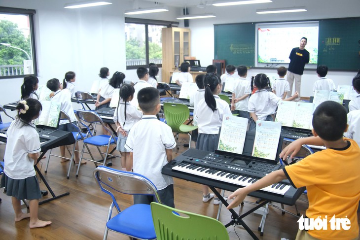 Trường tiểu học công lập 194 tỉ gây sốt với bếp ăn sáng choang, phòng nghỉ bán trú 'xịn sò' - Ảnh 39.