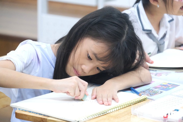 Trường tiểu học công lập 194 tỉ gây sốt với bếp ăn sáng choang, phòng nghỉ bán trú 'xịn sò' - Ảnh 40.