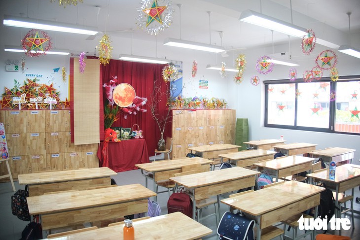 Trường tiểu học công lập 194 tỉ gây sốt với bếp ăn sáng choang, phòng nghỉ bán trú 'xịn sò' - Ảnh 8.