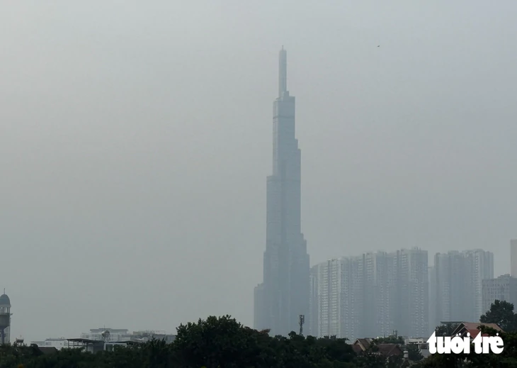 Mù tại TP.HCM những ngày qua là bất thường - Ảnh 1.