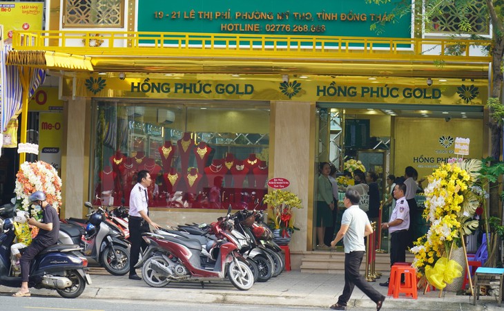Tiệm vàng Hồng Phúc ở Mỹ Tho đã mở cửa trở lại - Ảnh 1.
