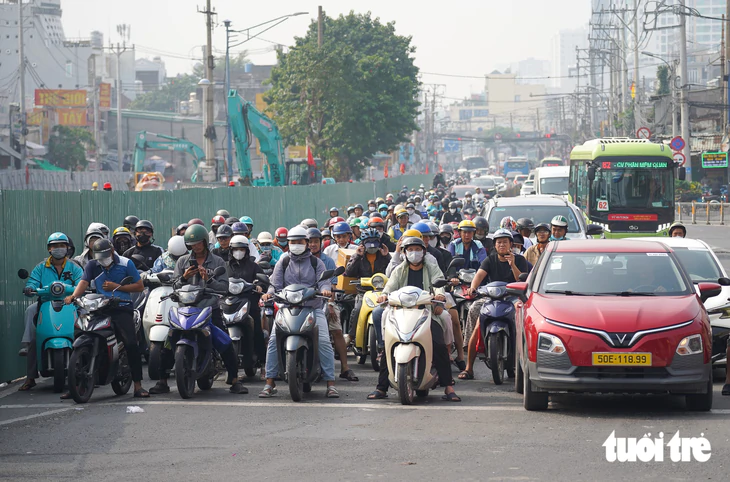 TP.HCM cấm ô tô một chiều đường Tân Kỳ Tân Quý để thi công metro số 2 từ hôm nay - Ảnh 1.