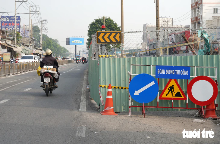 TP.HCM cấm ô tô một chiều đường Tân Kỳ Tân Quý để thi công metro số 2 từ hôm nay - Ảnh 3.