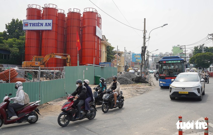 TP.HCM cấm ô tô một chiều đường Tân Kỳ Tân Quý để thi công metro số 2 từ hôm nay - Ảnh 8.