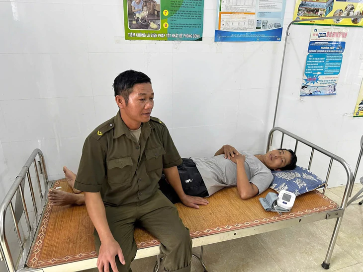 Giải cứu 3 người dân mắc kẹt hai ngày trong hang do mưa lớn - Ảnh 4.