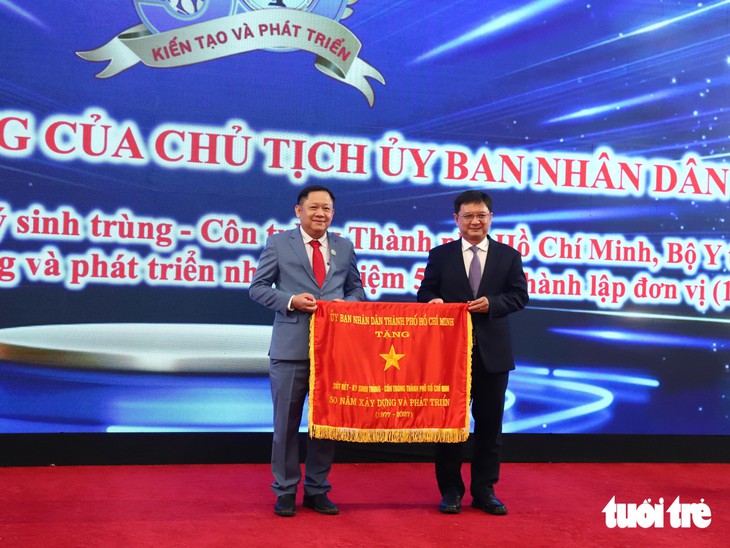 Thứ trưởng Bộ Y tế Đỗ Xuân Tuyên: Số ca bệnh giảm nhưng nhiệm vụ phải tăng lên - Ảnh 4.