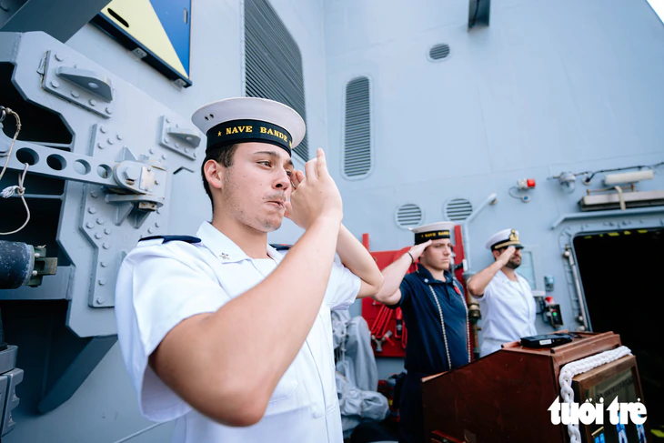 Tàu chiến đa năng của hải quân Ý thăm TP. - Ảnh 5.