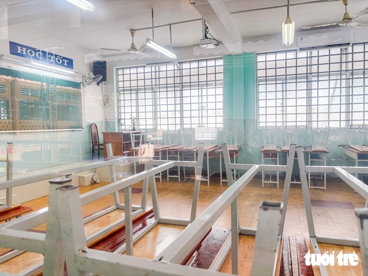 Học sinh ngày càng cao lớn, bàn ghế lớp học phải thay đổi theo thể trạng các em - Ảnh 2.