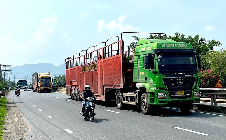 Đừng để tâm lý sợ phạt 'đẩy' tài xế rời xa cao tốc - Ảnh 2.