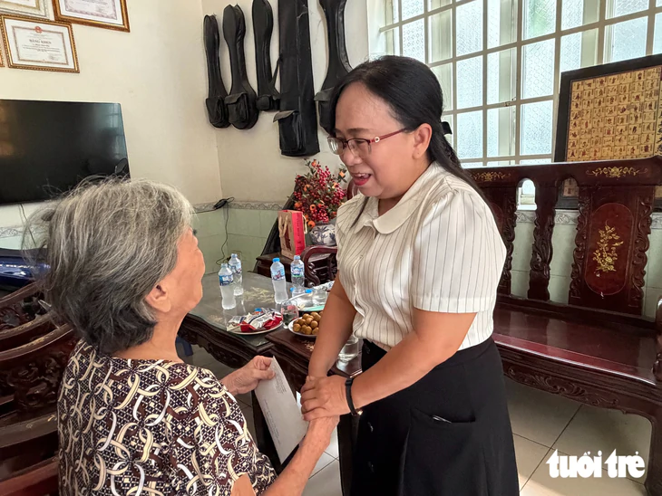 TP.HCM hỗ trợ chi phí điều trị bệnh cho nhà thơ Lê Giang, nghệ nhân Cao Thị Thắng - Ảnh 6.