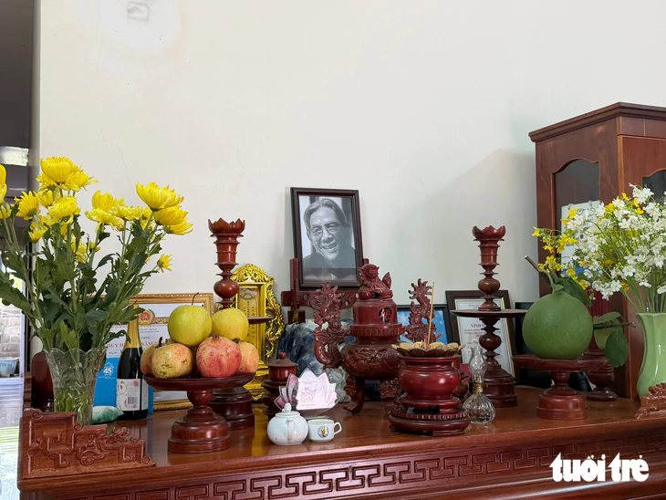TP.HCM hỗ trợ chi phí điều trị bệnh cho nhà thơ Lê Giang, nghệ nhân Cao Thị Thắng - Ảnh 2.