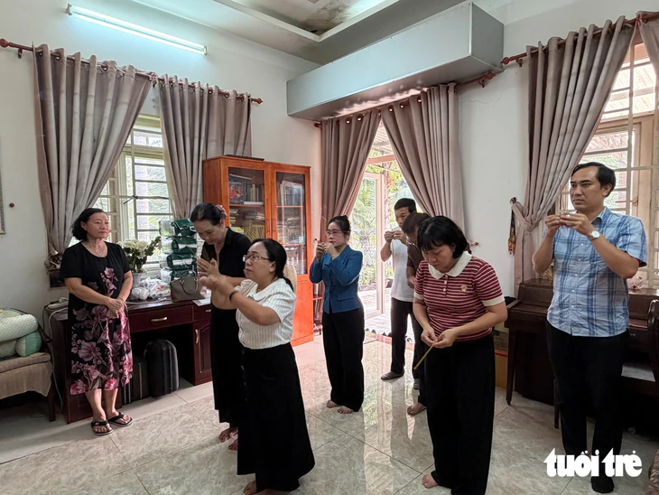 TP.HCM hỗ trợ chi phí điều trị bệnh cho nhà thơ Lê Giang, nghệ nhân Cao Thị Thắng - Ảnh 3.