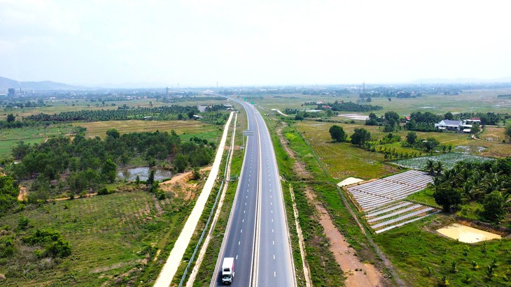 Đừng để tâm lý sợ phạt 'đẩy' tài xế rời xa cao tốc - Ảnh 1.