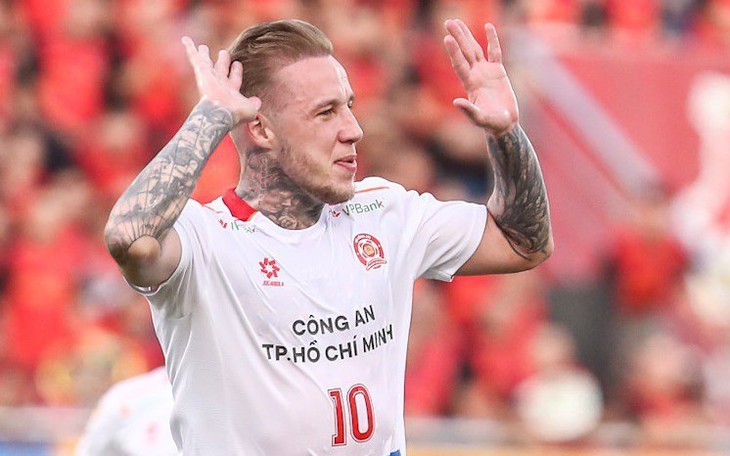 Dùng ‘chiêu’ thay thủ môn, Quy Nhơn United vẫn thua luân lưu - Ảnh 2.