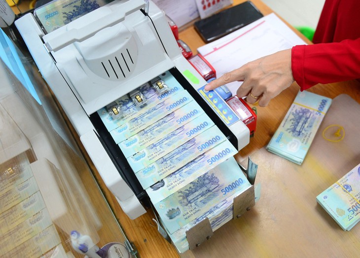 Một công ty sách mang hơn 1.000 tỉ cho vay ngắn hạn lãi suất 12% - Ảnh
1.