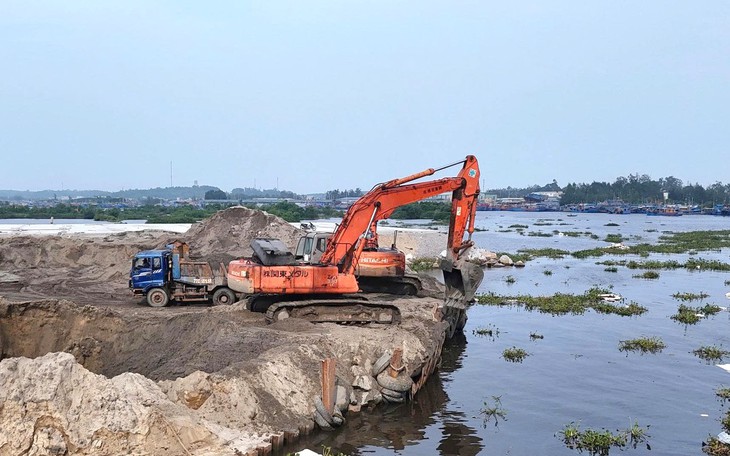 Càng làm càng lỗ, 20 doanh nghiệp xây dựng lớn của Quảng Ngãi 'kêu cứu' - Ảnh 5.
