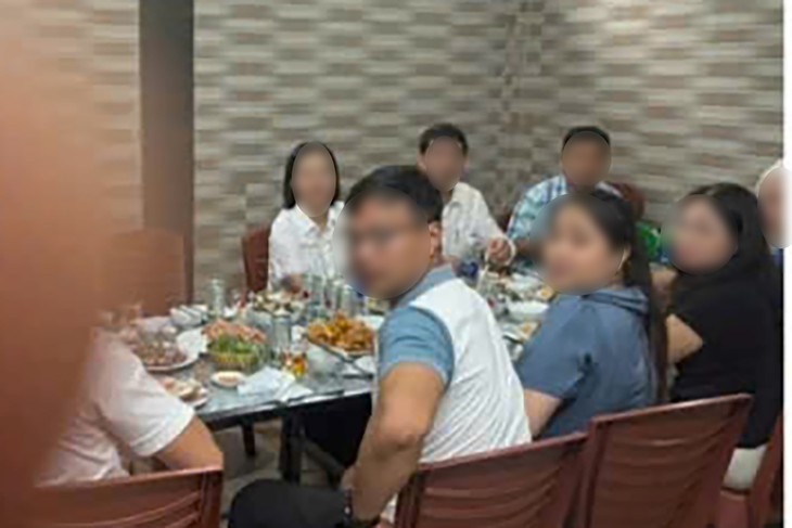 Bạn đọc tranh luận chuyện cán bộ ăn trưa trong giờ, không xét nét quá, nên trọng hiệu quả - Ảnh 1.