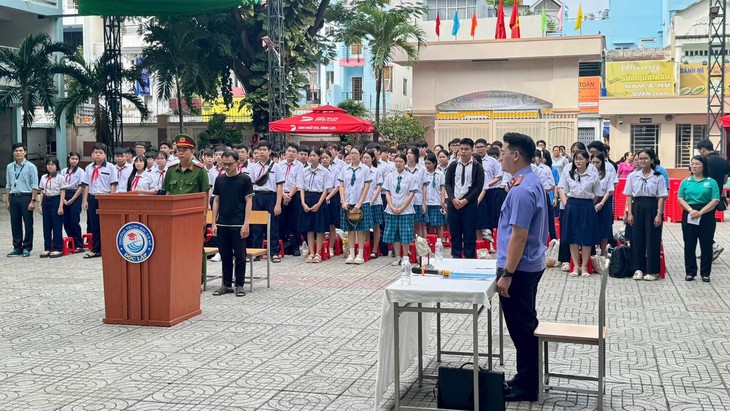 Phiên tòa giả định giúp thanh thiếu niên nhận diện ma túy và vi phạm pháp luật - Ảnh 2.