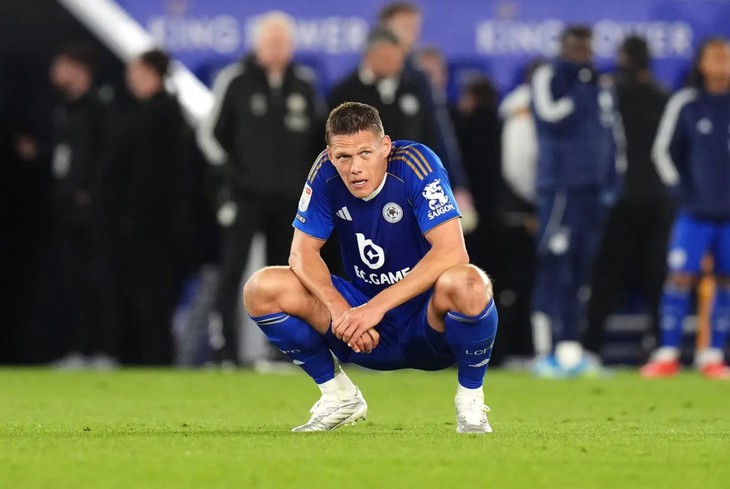  Leicester City thu cầu thủ 2,7 triệu/đêm nếu ngủ lại sân tập vì... 'cạn ví' - Ảnh 1.