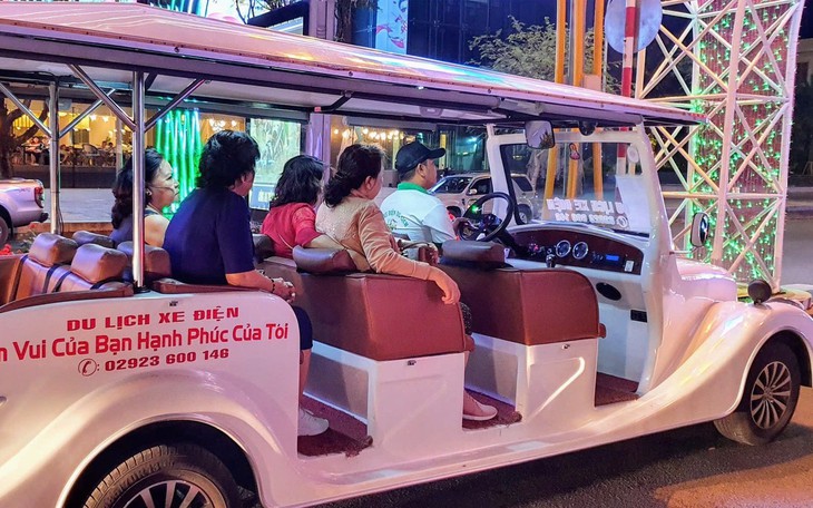 Không bổ sung xe điện 4 bánh chở khách tại Sầm Sơn - Ảnh 2.