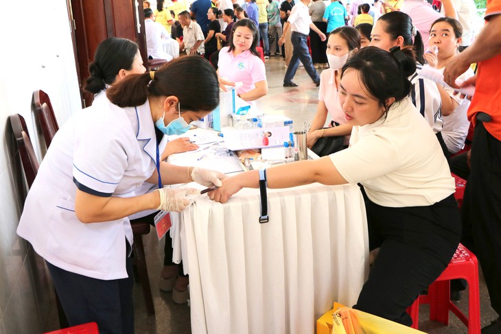 Trạm y tế TP.HCM sẽ được các bệnh viện hỗ trợ theo 2 lớp - Ảnh 2.