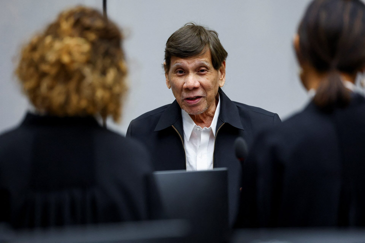 Ông Duterte lần đầu xuất hiện trực tiếp tại ICC - Ảnh 1.