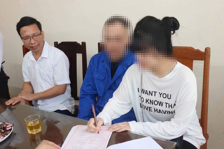 Hai vợ chồng ở Thanh Hóa được đăng ký kết hôn trong trại tạm giam - Ảnh 3.