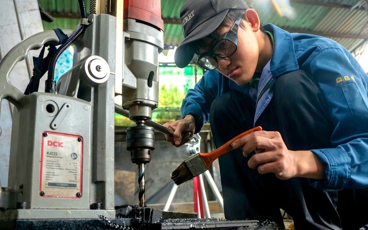 Nữ sinh mồ côi ở Đồng Tháp vào Đại học Cần Thơ được tặng 34,6 triệu đồng  - Ảnh 2.