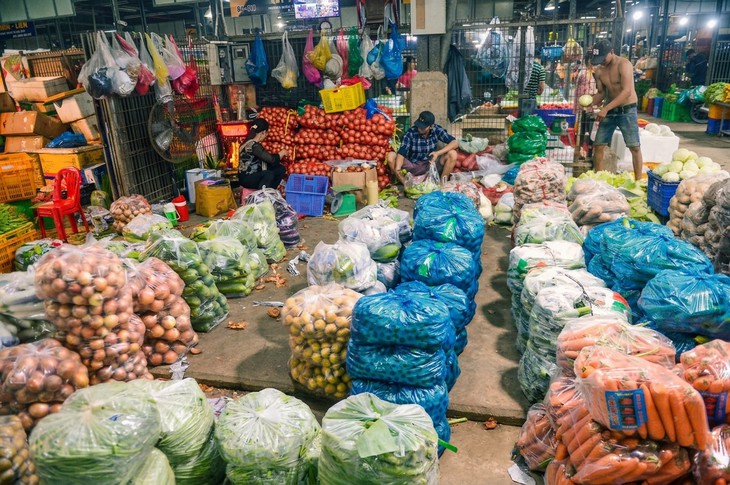 Bộ Y tế trả lời kiến nghị làm sao để kiểm soát rau, trái cây mua 2-3 ngày rồi vẫn tươi? - Ảnh 1.
