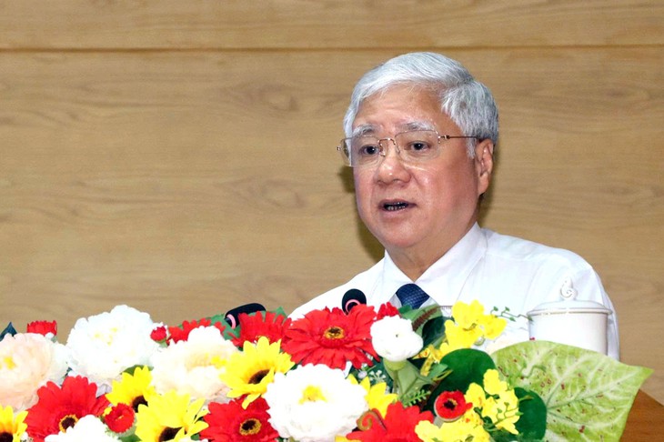 Ông Đỗ Văn Chiến dự chuyển giao bộ học liệu ‘Bình dân học vụ số’ tại Đồng Nai - Ảnh 2.
