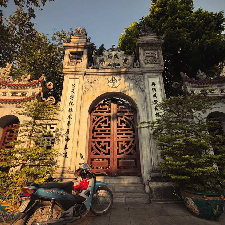 Hoa hậu thế giới 2018 bay 20 tiếng đến Việt Nam ăn bún chả, ngắm lúa chín Sa Pa - Ảnh 4.