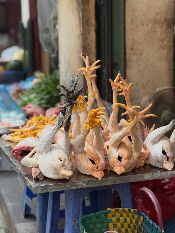 Hoa hậu thế giới 2018 bay 20 tiếng đến Việt Nam ăn bún chả, ngắm lúa chín Sa Pa - Ảnh 6.