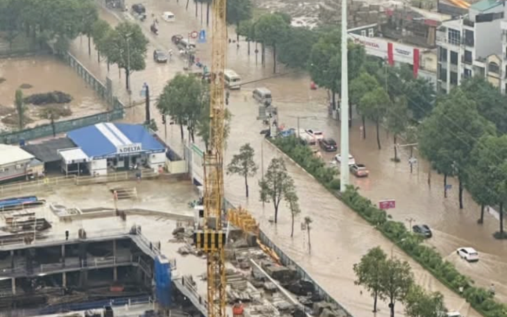 Mưa lớn tại Hà Nội gây ngập sâu , Trung tâm quản lý họp rút kinh nghiệm khắc phục - Ảnh 4.