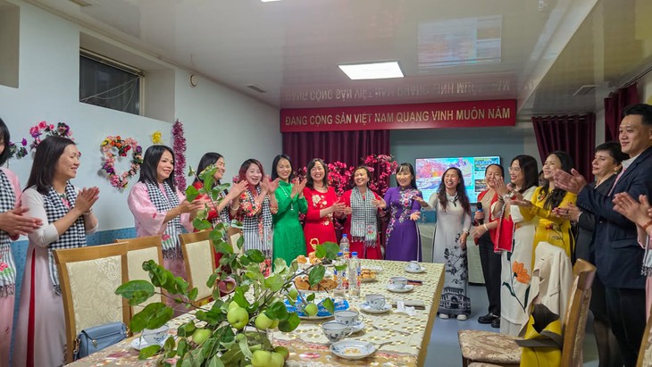 Áo dài Việt Nam đến với phụ nữ Belarus tại Minsk - Ảnh 3.