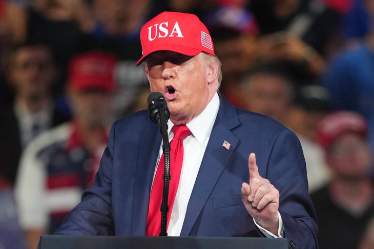 Ông Trump dọa áp thuế nặng EU vì muốn kết nạp Canada là thành viên liên kết - Ảnh 1.