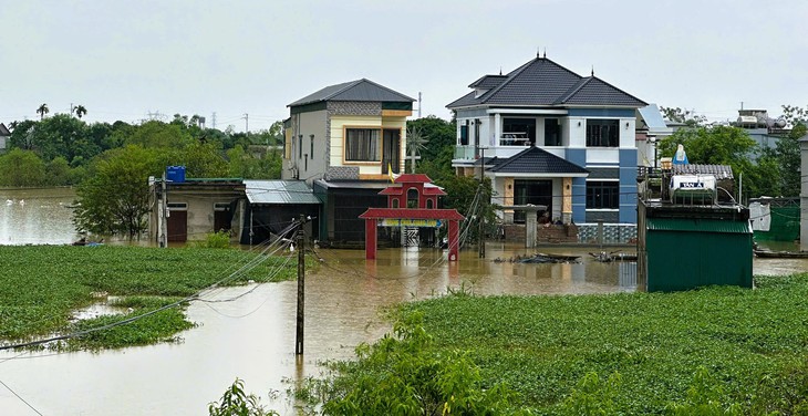 Nước sông Hoàng Long đạt đỉnh, sông Đáy tiếp tục lên, cảnh báo ngập lụt trên diện rộng - Ảnh 2.