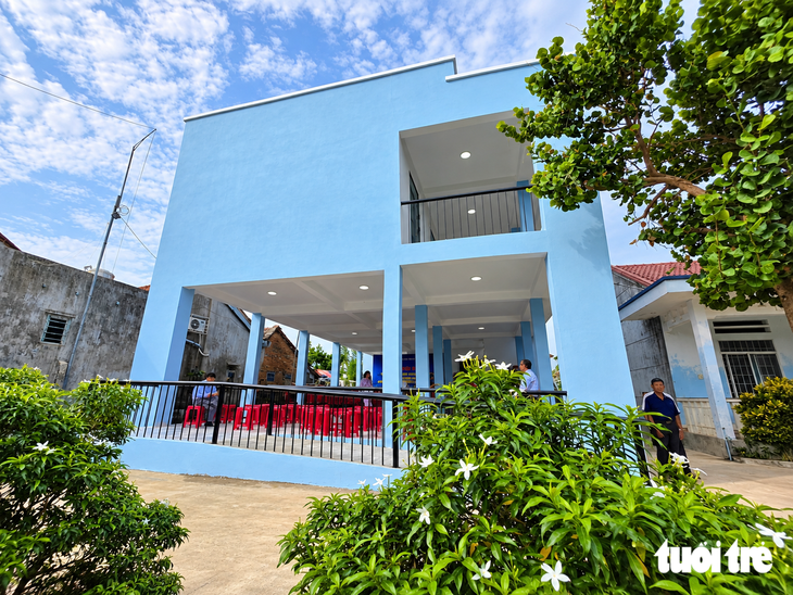 Niềm vui trong những căn nhà sinh hoạt cộng đồng kết hợp tránh lũ mới ở Đắk Lắk - Ảnh 2.