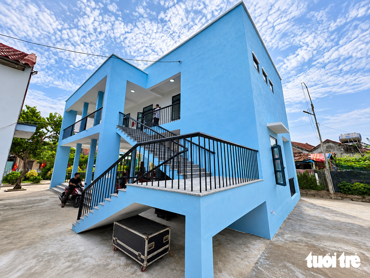 Niềm vui trong những căn nhà sinh hoạt cộng đồng kết hợp tránh lũ mới ở Đắk Lắk - Ảnh 3.