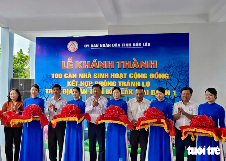 Niềm vui trong những căn nhà sinh hoạt cộng đồng kết hợp tránh lũ mới ở Đắk Lắk - Ảnh 5.