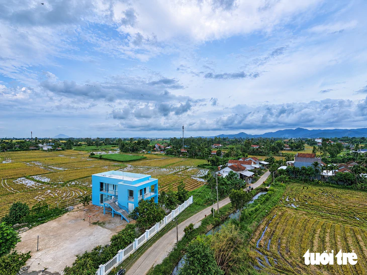 Niềm vui trong những căn nhà sinh hoạt cộng đồng kết hợp tránh lũ mới ở Đắk Lắk - Ảnh 14.