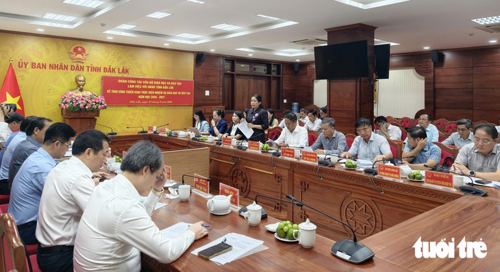 Đắk Lắk giảm 642 đầu mối trường học, 754 cán bộ quản lý trở lại dạy học - Ảnh 1.