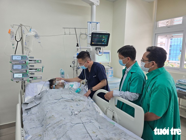Phó chủ tịch Nguyễn Mạnh Cường thăm hỏi 5 nạn nhân vụ cháy nhà ở phường Chợ Lớn - Ảnh 5.