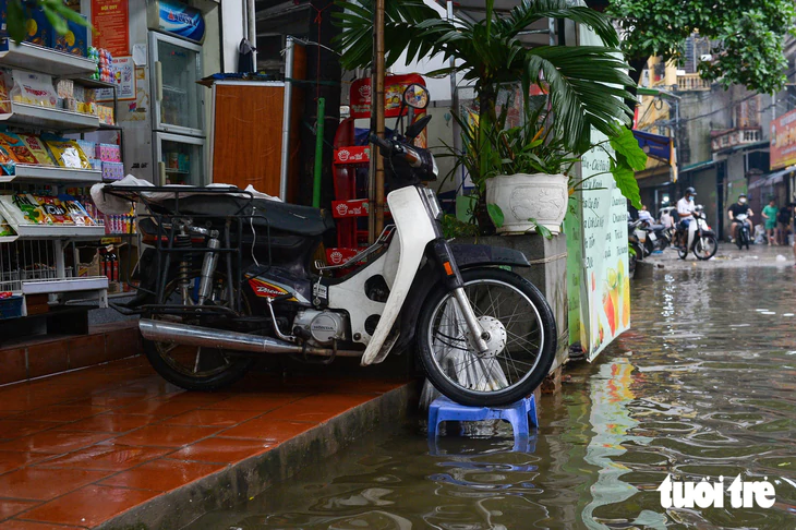 Mưa lớn tại Hà Nội gây ngập sâu , Trung tâm quản lý họp rút kinh nghiệm khắc phục - Ảnh 3.