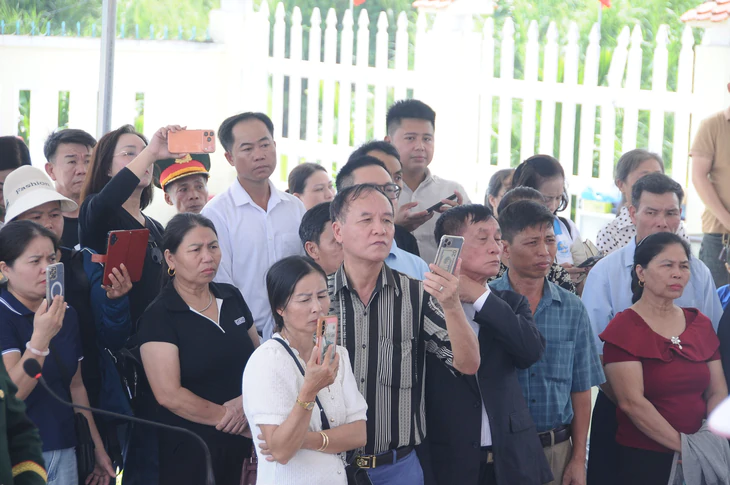 Dải băng tang trên cánh tay người cất bốc, chăm sóc 17 liệt sĩ suốt 38 năm qua ở Đà Nẵng - Ảnh 2.