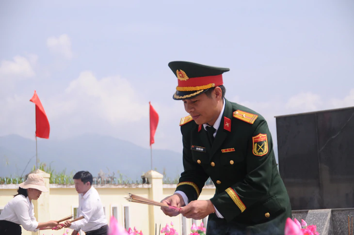Dải băng tang trên cánh tay người cất bốc, chăm sóc 17 liệt sĩ suốt 38 năm qua ở Đà Nẵng - Ảnh 3.