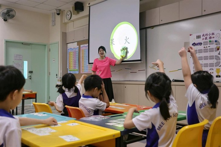 Học sinh ngày càng cao, trường học xoay xở chuyện bàn ghế ra sao? - Ảnh 8.