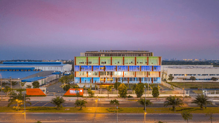 Kiểm toán vào cuộc, lợi nhuận Điện Quang năm 2025 bất ngờ giảm 57% - Ảnh
1.