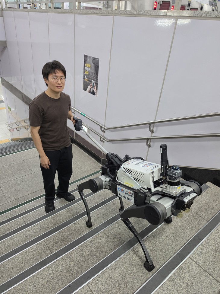 Robot AI Hàn Quốc tự tìm đường trong nơi lạ, biết kiểm tra đã đến đúng chỗ chưa - Ảnh 1.