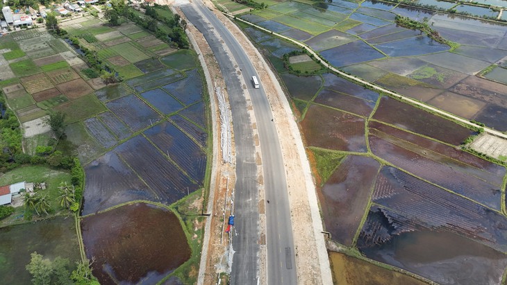 Diện mạo đường ngàn tỉ kết nối 2 sân bay Đà Nẵng - Chu Lai - Ảnh 11.